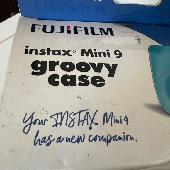 NEW FujiFilm Instax Mini 9 Groovy Camera Case Smokey White Gray - Picture 2 of 5